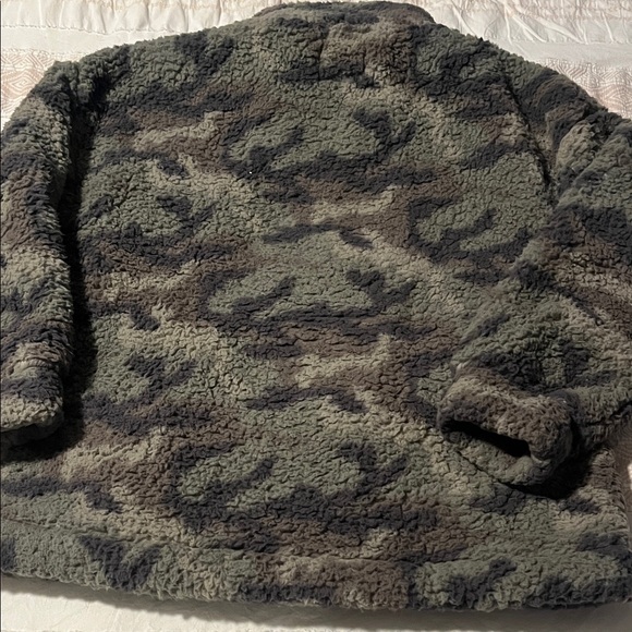 American Eagle Outfitters Women’s Camouflage Zip-Up Fleece - Picture 5 of 5